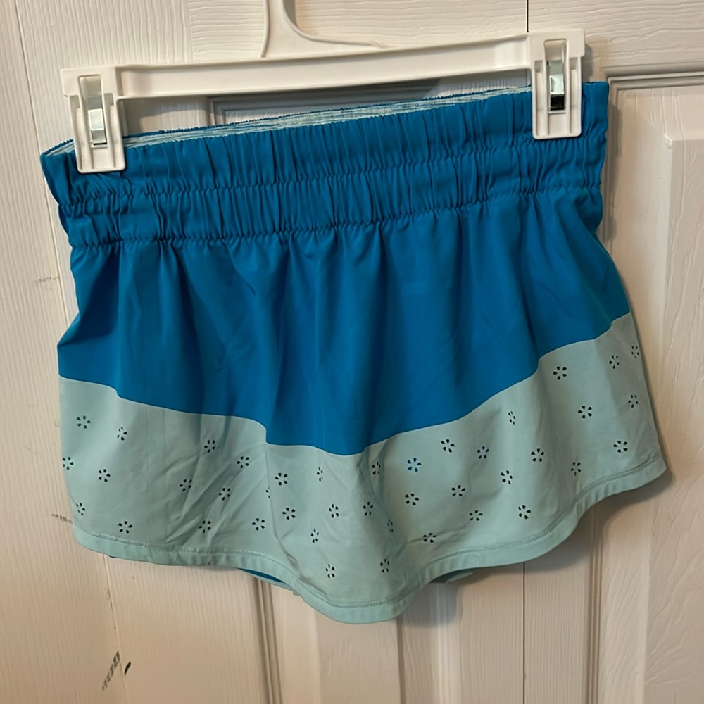 Size 4 Lululemon run skort with pockets